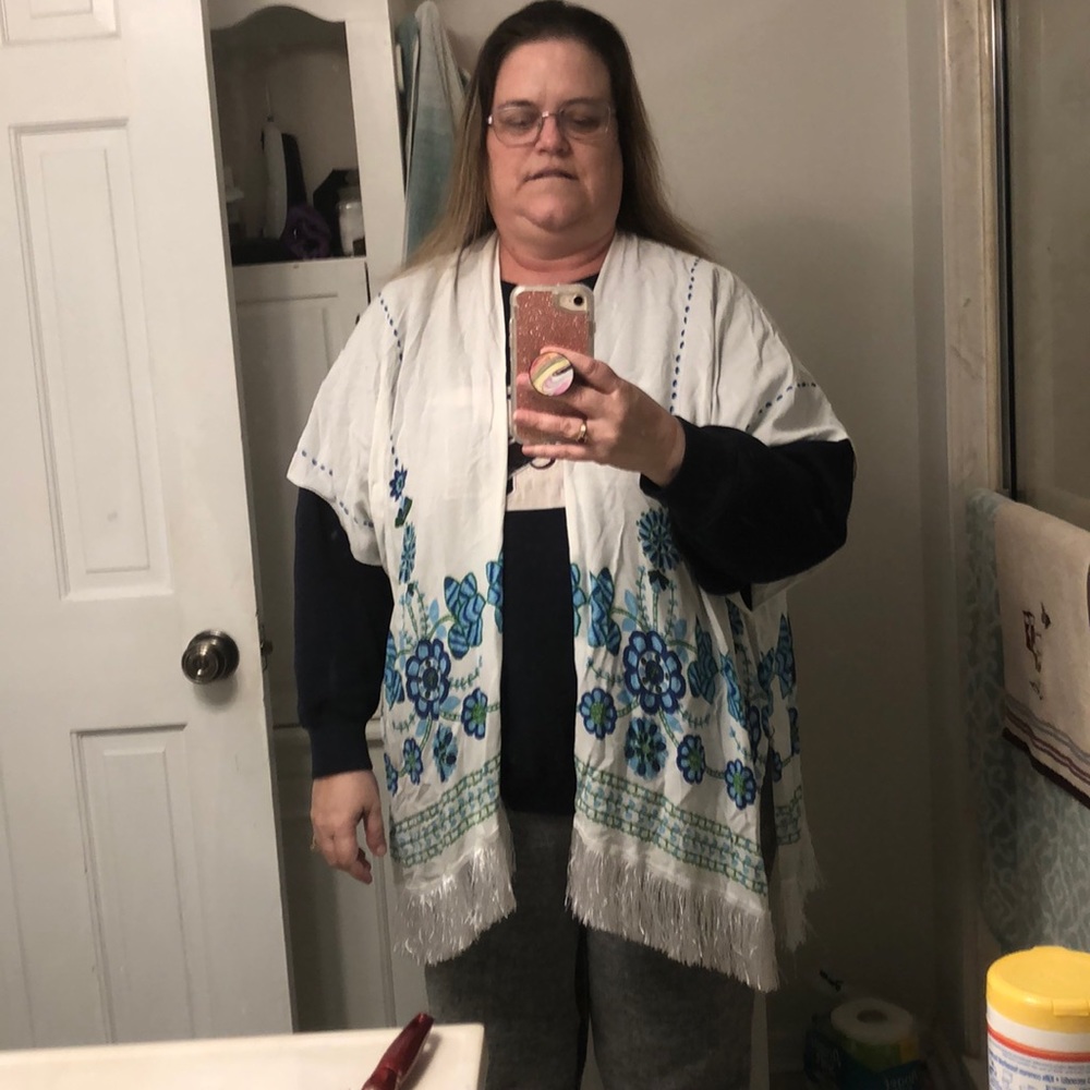 Super cute 🥰 fringe cardigan - GENTLY USED! - Picture 4 of 4